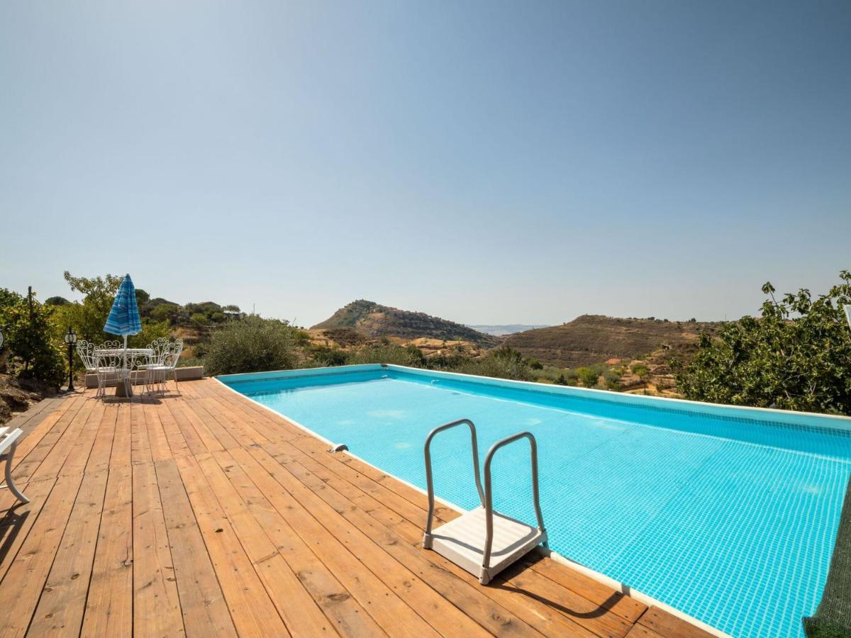 Belvilla By Oyo Modern Villa In Nissoria With Pool 外观 照片