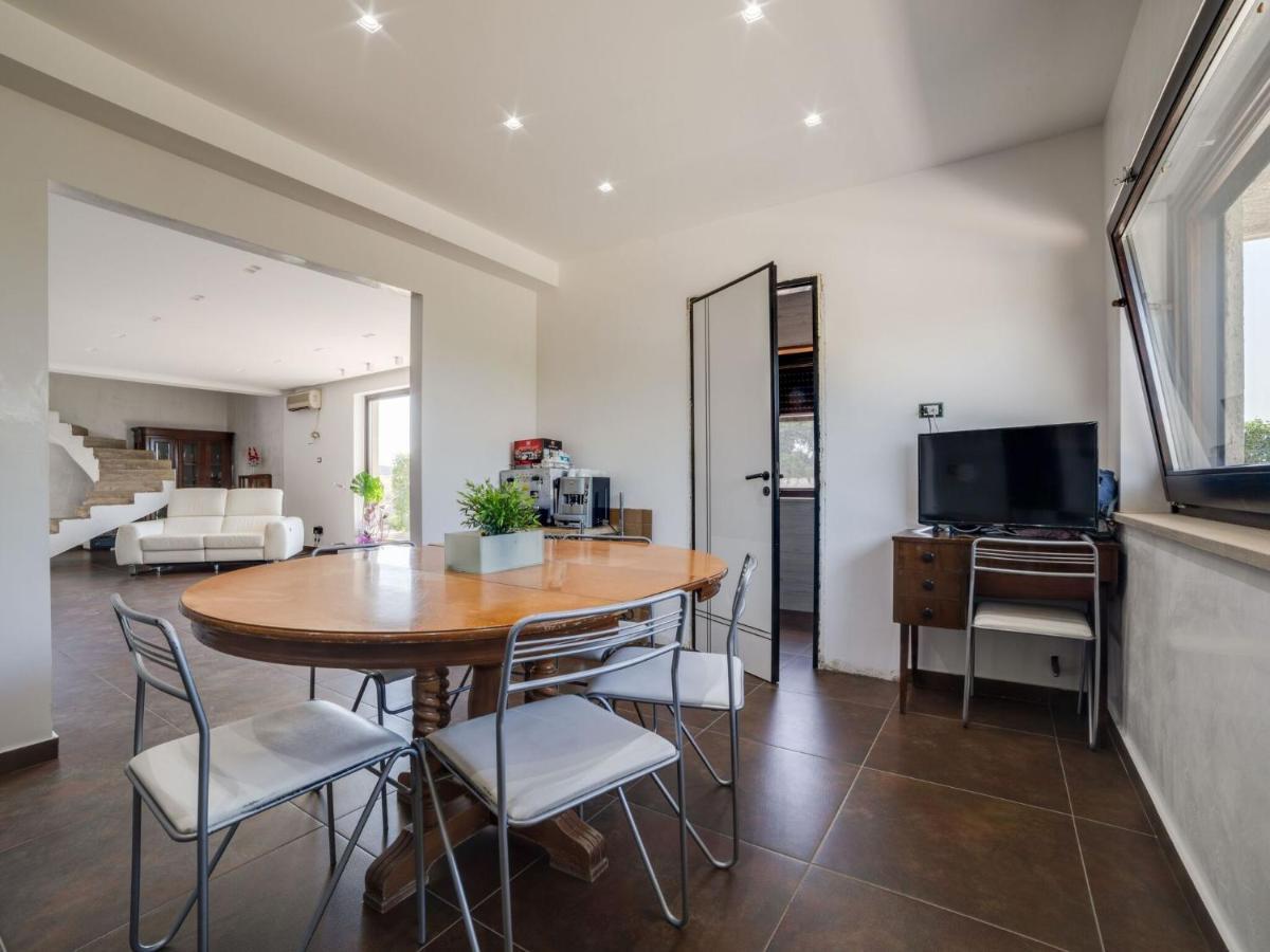 Belvilla By Oyo Modern Villa In Nissoria With Pool 外观 照片